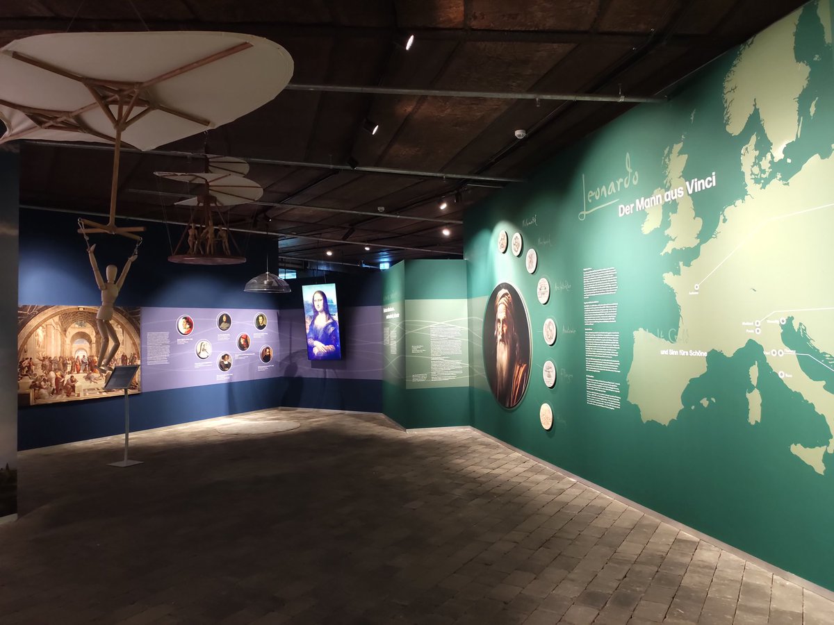 hkuemper's tweet photo. GLEICH FÄNGST AN. Die letzten Folien werden noch geklebt, das letzte Objekt gerückt. Und dann eröffnet heute Abend für ausgewähltes Premierenpublikum "Leonardo da Vinci - uomo universale" im Wuppertaler Visiodrom. Es wird in jedem Fall ein Erlebnis. #visiodrom #uomouniversale https://t.co/uHsnbYdBxj