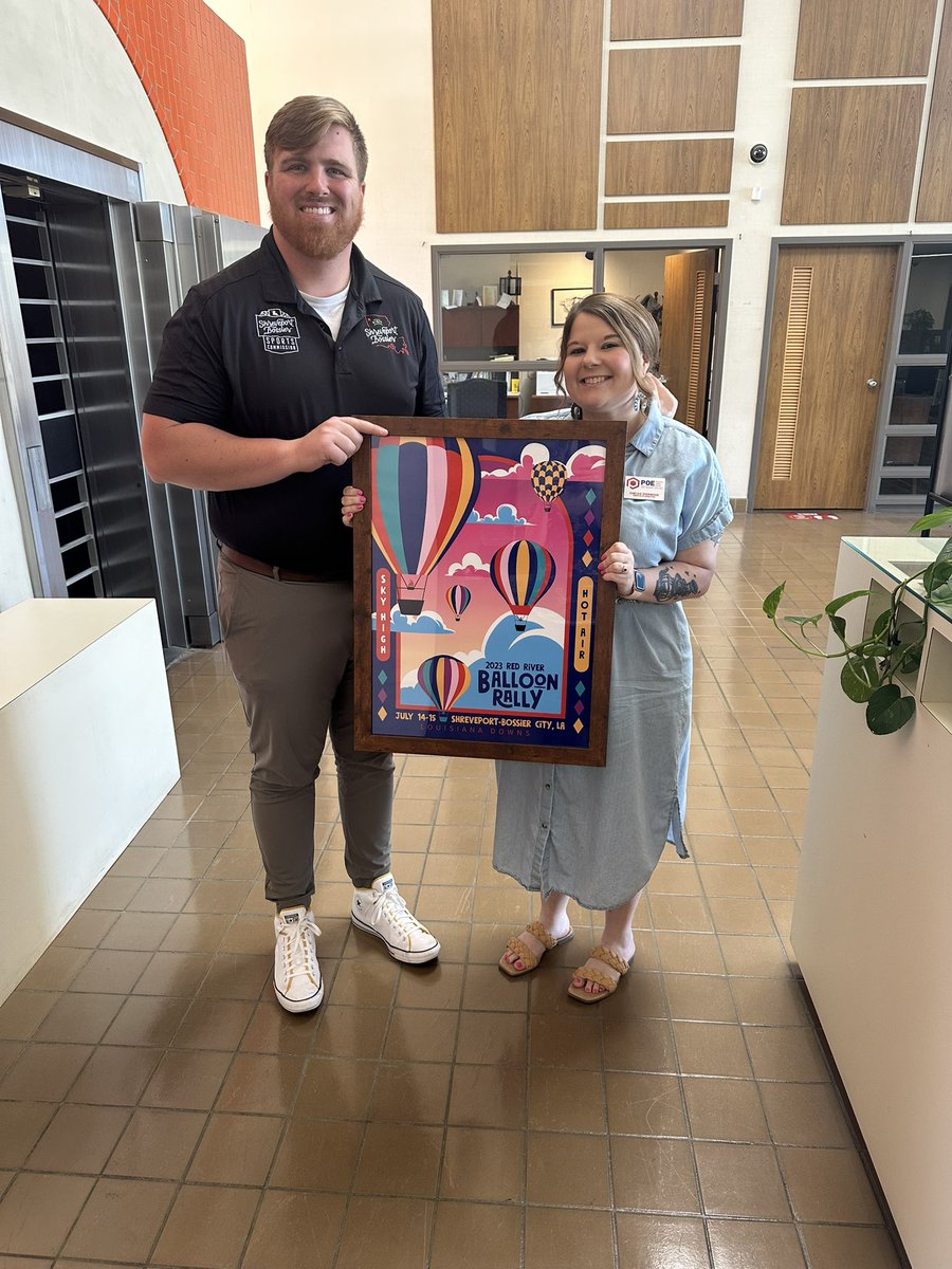 CreditPoe's tweet photo. Thank you @visitshreveport  &amp; Shreveport Bossier Sports Commission on for stopping by our Shreveport POE FCU branch and bringing such a nice and thoughtful Red River Balloon Rally framed picture! POE FCU volunteered this year at the rally! 
#communitymatters #shreveportbossier https://t.co/FrsfescnED