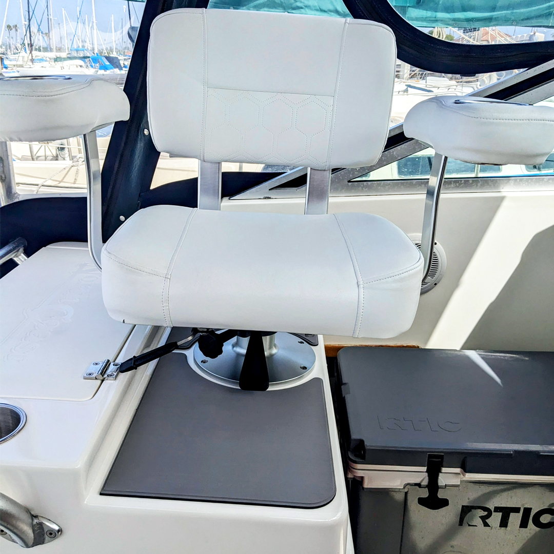 BoatOutfitters's tweet photo. These custom Shark Deck foam pads gave this 1990 North Coast 31 Express a whole new look. What do you think? 

#boating #boatlife #boatupgrades #aesthetics #custom #DIY #boatmods #sharkdeck https://t.co/VuhUiUgVUg