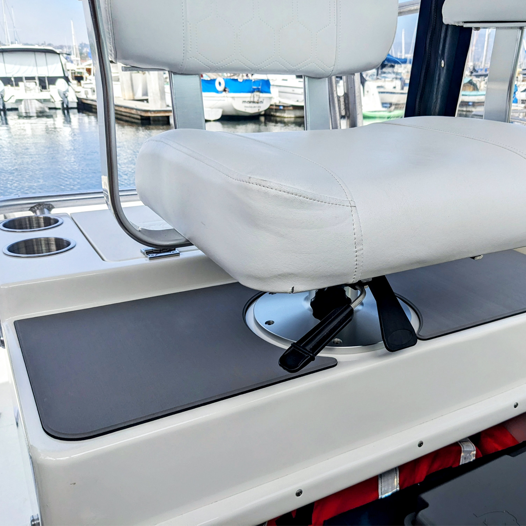 BoatOutfitters's tweet photo. These custom Shark Deck foam pads gave this 1990 North Coast 31 Express a whole new look. What do you think? 

#boating #boatlife #boatupgrades #aesthetics #custom #DIY #boatmods #sharkdeck https://t.co/VuhUiUgVUg