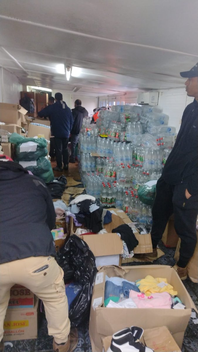 Me mandan esa foto de la agrupación Juntos por Linares, movilizados por los damnificados. Si pueden apoyar, lleven sus donaciones a calle Sargento Aldea 97.

Acá en Stgo, La Diestra realizará viajes a esa ciudad con la ayuda de ustedes generen. Si quiere apoyar, hablemos por DM.