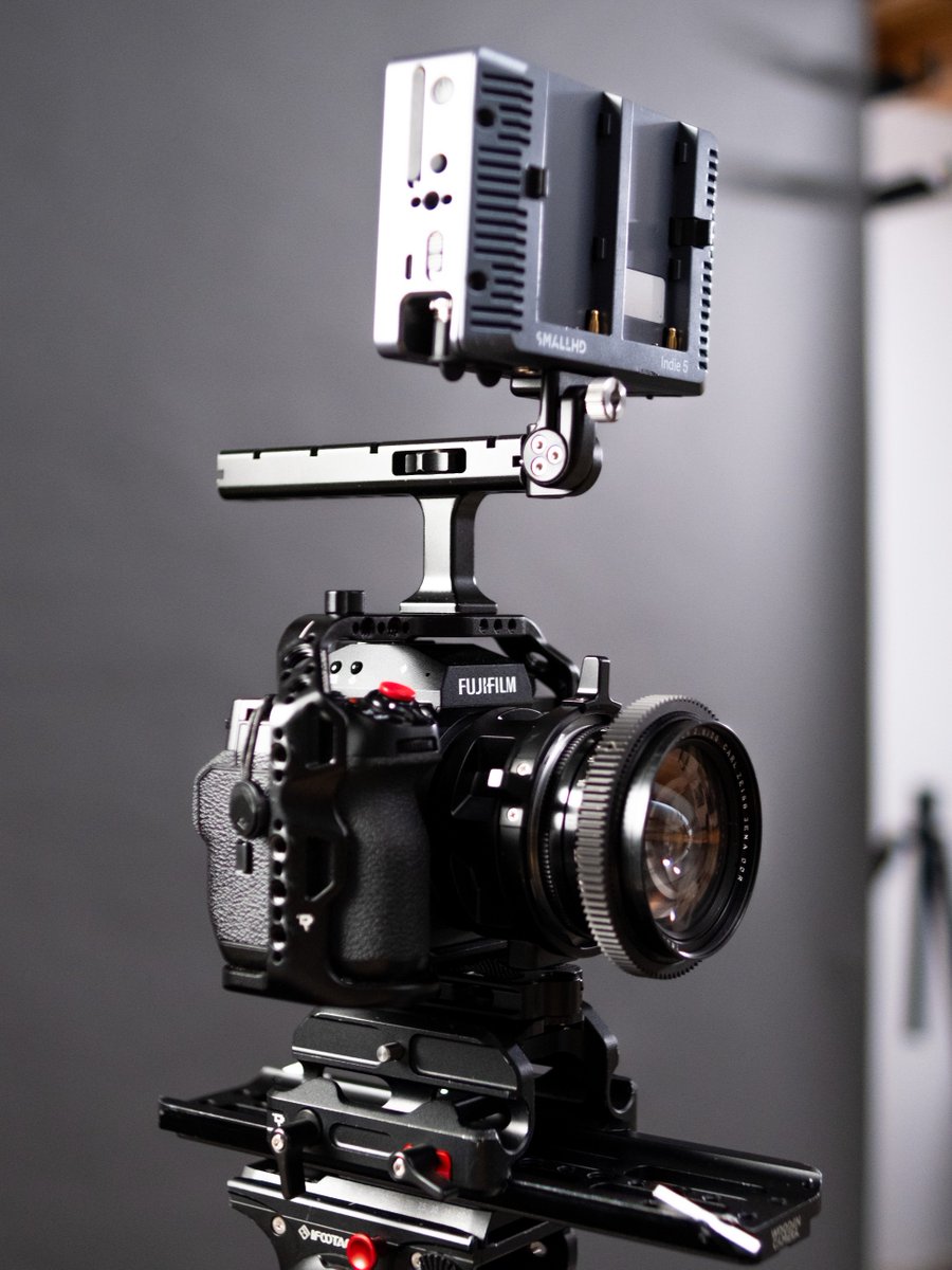 Wooden Camera x @SmallHD

Introducing Wooden Camera's Smart 5 Monitor Hinges. Securely mount your Smart 5 monitor with hinges specifically designed for each monitor in the Smart 5 Series. Explore connections that matter. 

Shop here 👉 bit.ly/3P4v8xY