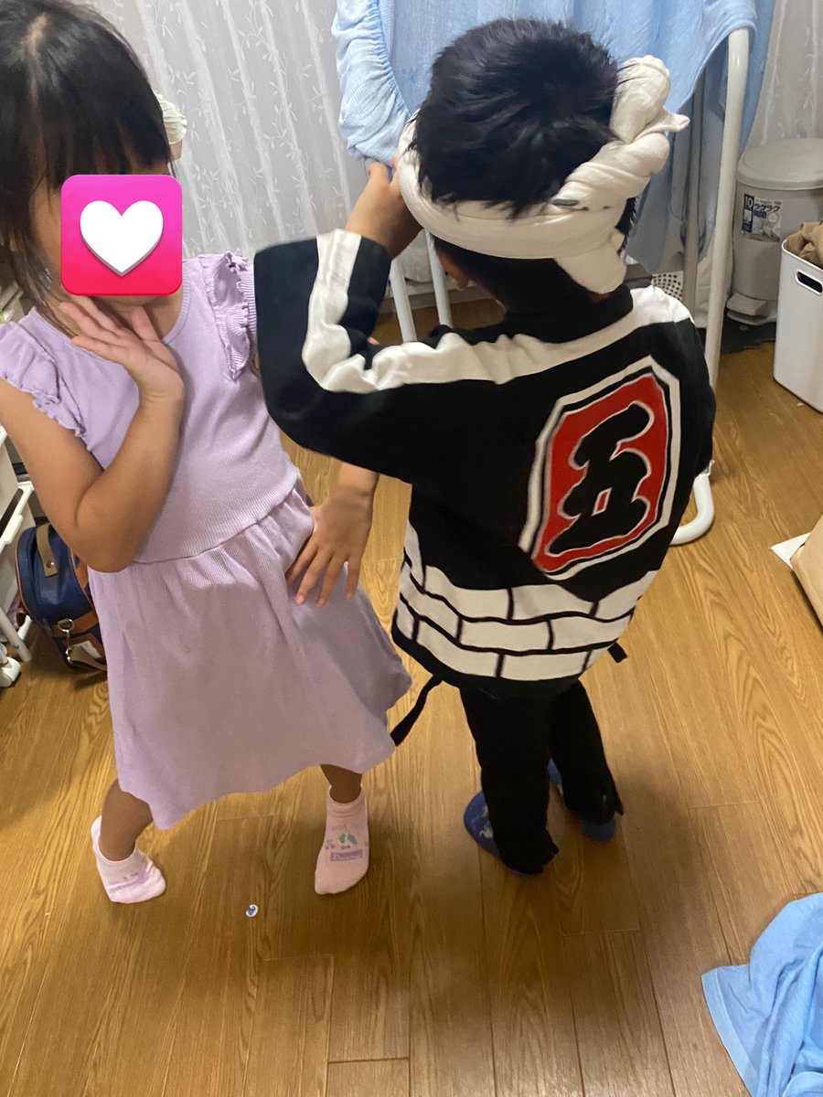 sssaaa95's tweet photo. かわいいーー
ぼくちゃんやる気まんまんやけど姉まったくやる気なし笑
夜だけでいいしはっぴも着たくないらしい笑
ポーズからしてちゃうよな https://t.co/sNsmxxCI4U