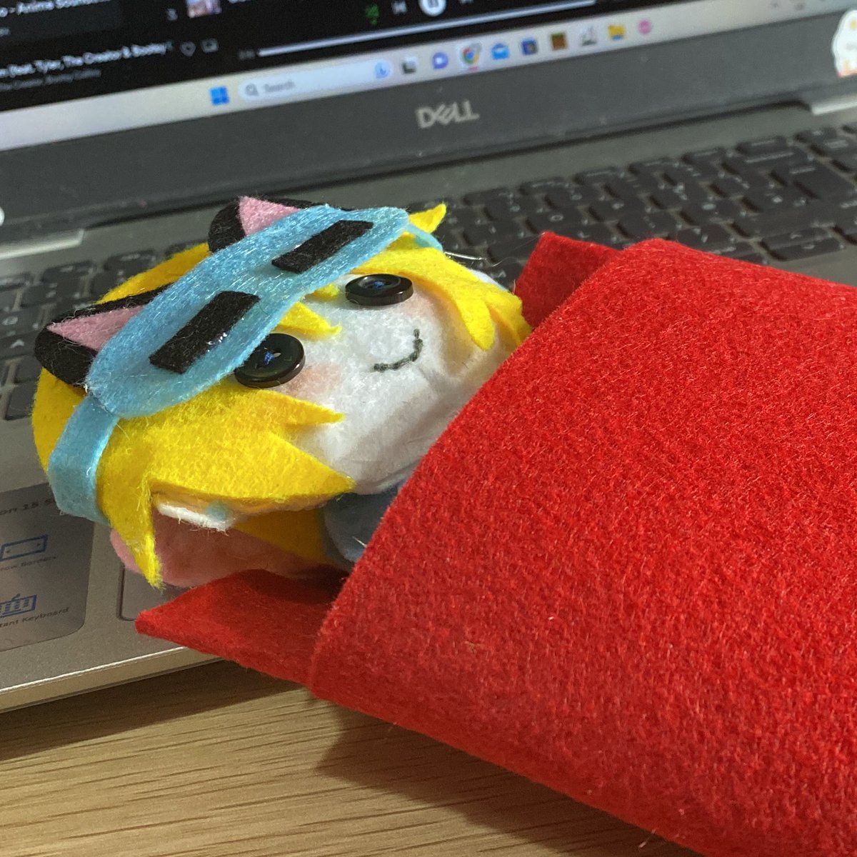 taishinlily's tweet photo. ok i am very sorry for stabbing it with a guitar, gun, chainsaw, and knife. it is now safe and sound <33 https://t.co/v5FWlPQ568