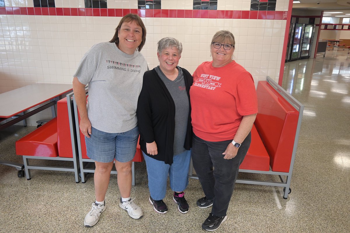 north_hills's tweet photo. Our smiling Food Service staff is looking forward to welcoming students back on #nhfirstday tomorrow! 🤗 
🍎 Find menus at https://t.co/9Bwirz4lxz
🍳 Breakfast is FREE this school year
🍕 Lunch costs $2.50 (Need financial assistance? Visit https://t.co/dDVldMn7cG) #nhproud https://t.co/MuCTZlhiLB