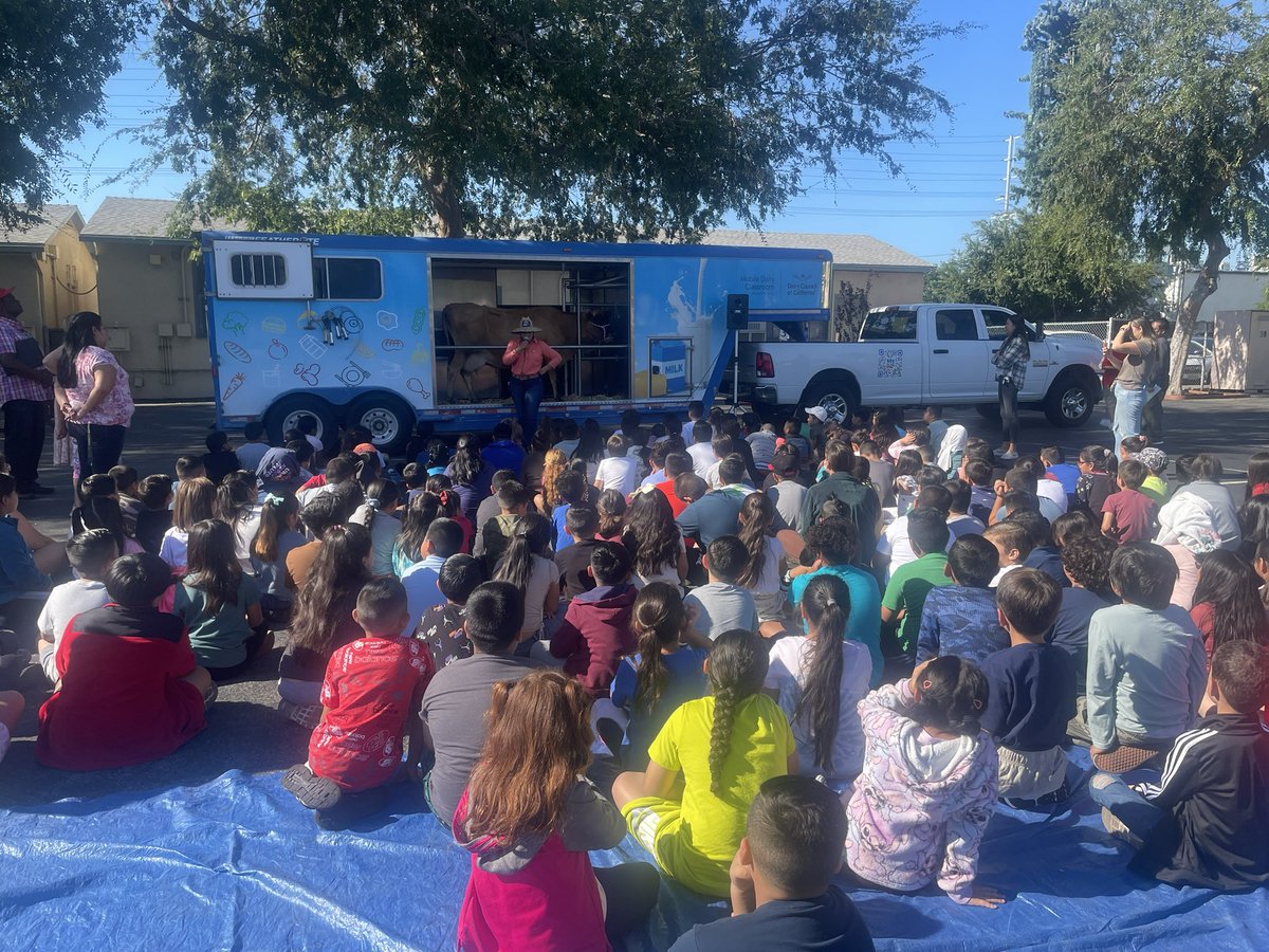 Learning lots of vocabulary, science, and anatomy at Coldwater from Miss Daniela and Kali the Dairy Cow. Thank you Dairy Council! @MsDamonte @LASchoolsNorth @LASchools @Kelly4LASchools