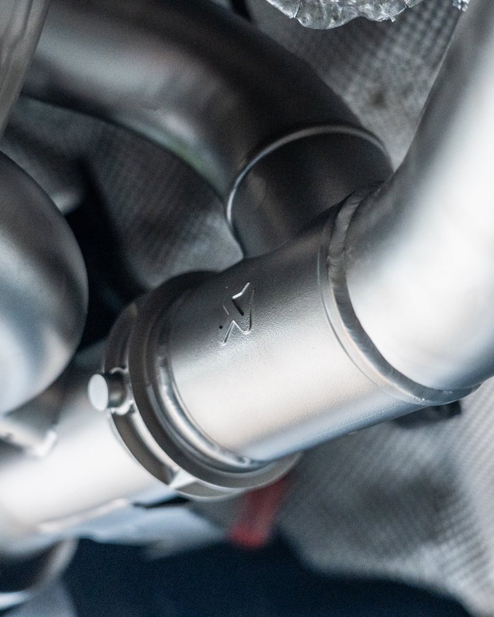 Another Akrapovic system fitment today, any guesses as to what vehicle? 🔊

#avontuning #ATStore #PoweredByPrecision #Akrapovic