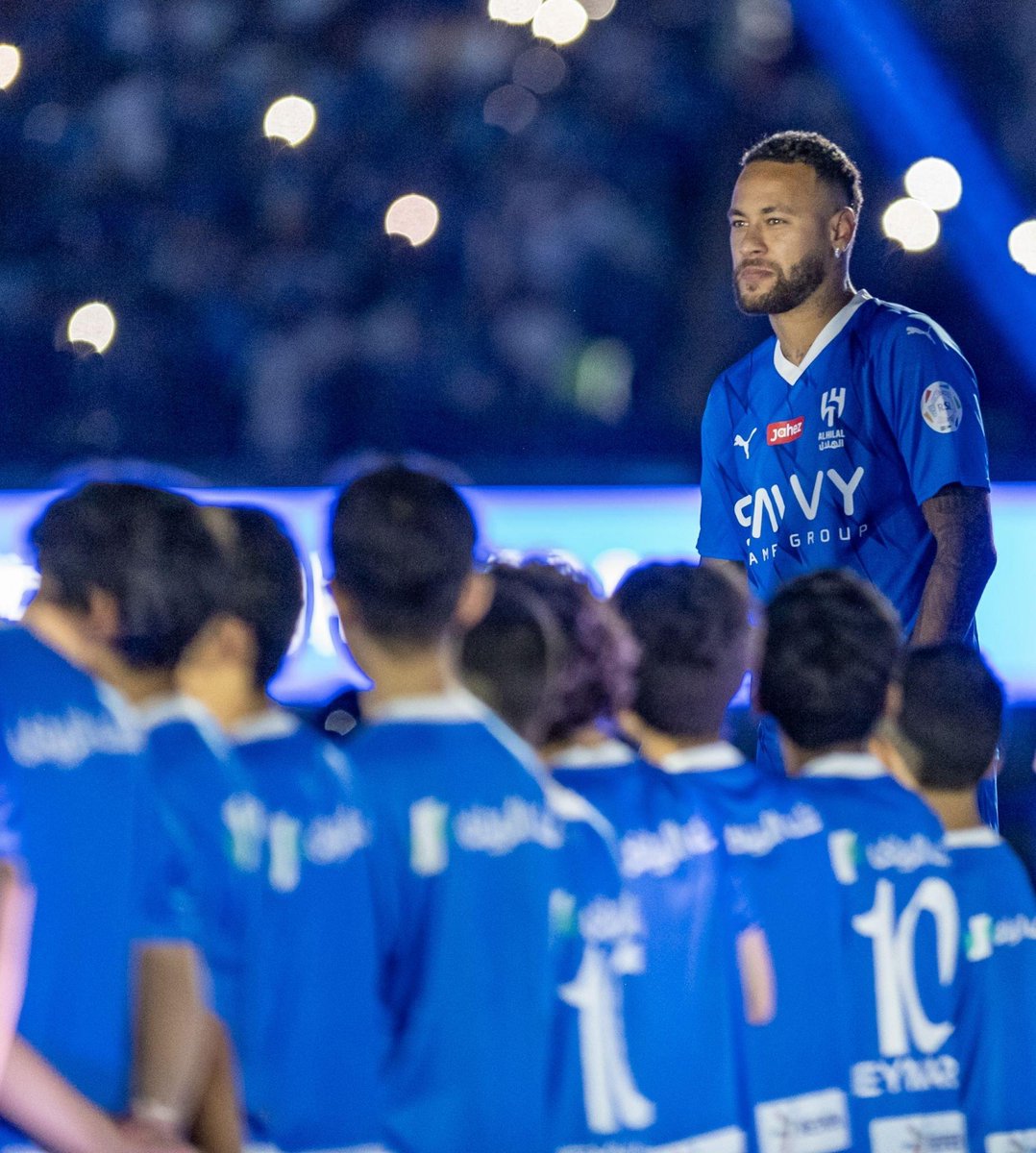 SomosAnalistas_'s tweet image. 📝🇸🇦 Circula una supuesta lista más detallada de lo que Neymar solicitó para ir a Arabia Saudita:

📌 Mansión de 25 habitaciones Dijo que necesitaba muchas habitaciones para recibir amigos y familiares cuando haga reuniones en su hogar

📌 Piscina de 400 metros cuadrados

📌 5…