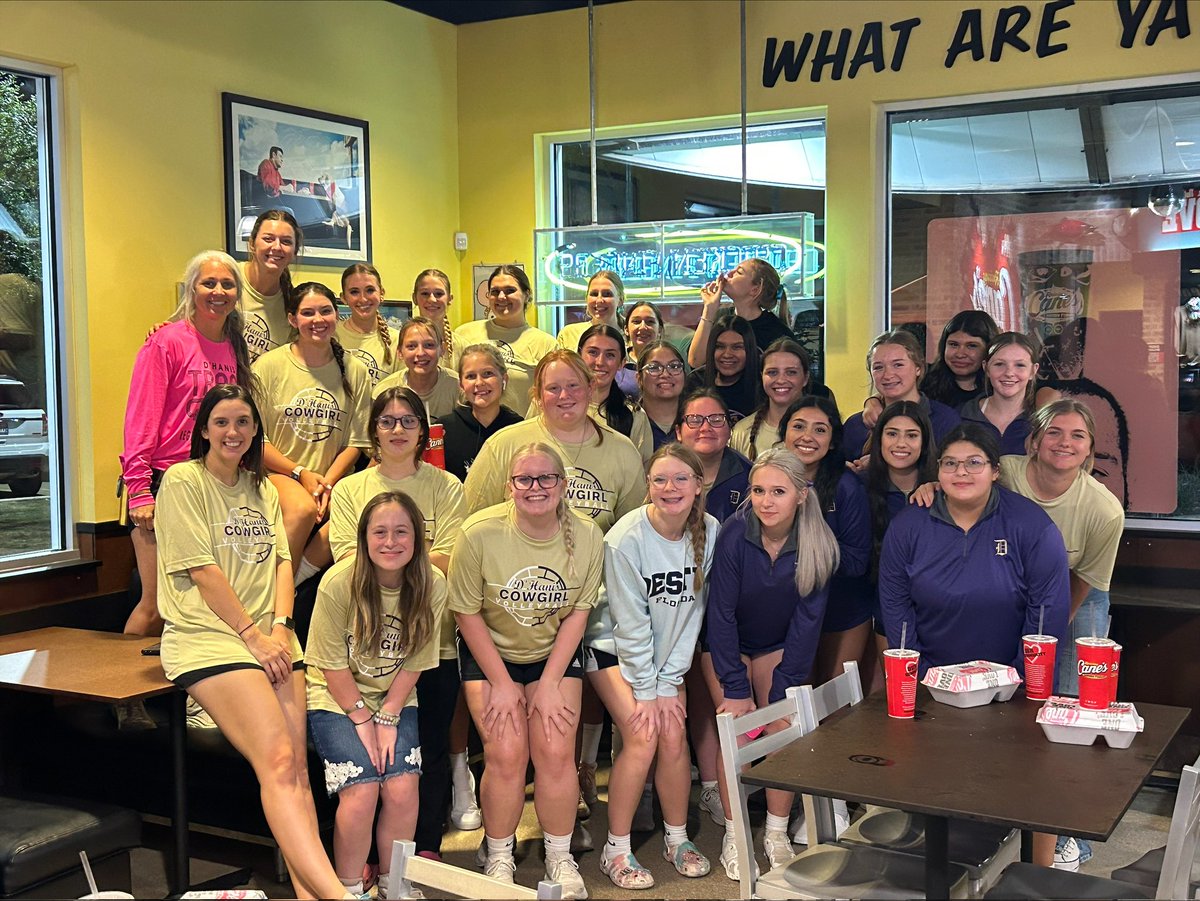 CoachFinger21's tweet photo. @raisingcanes in San Antonio was amazing with getting over 30 kids fed and very quick!! Thank you for feeding us 😍😍 #canes #raisingcanes https://t.co/xdlvD5KB4n