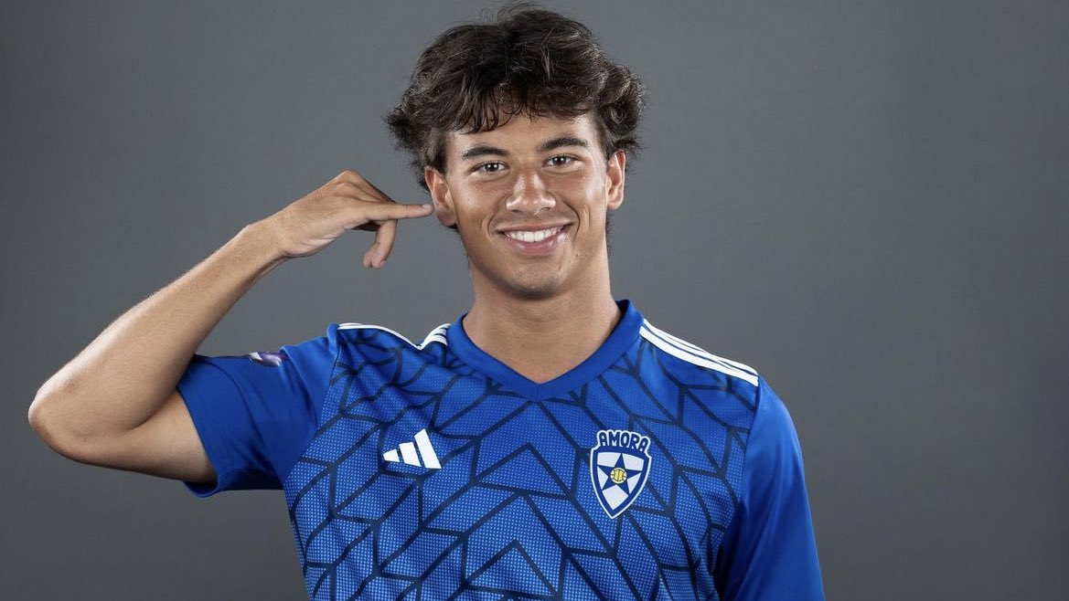 🚨 Diogo Ferreira vai deixar o Amora e reforçar o Benfica, avança a imprensa desportiva nacional. 

O médio, de 18 anos, que foi titular nas primeiras três jornadas da Liga 3, vai começar na equipa de sub-23.

Segundo A Bola, um jogador da formação do Benfica deve rumar ao Amora.