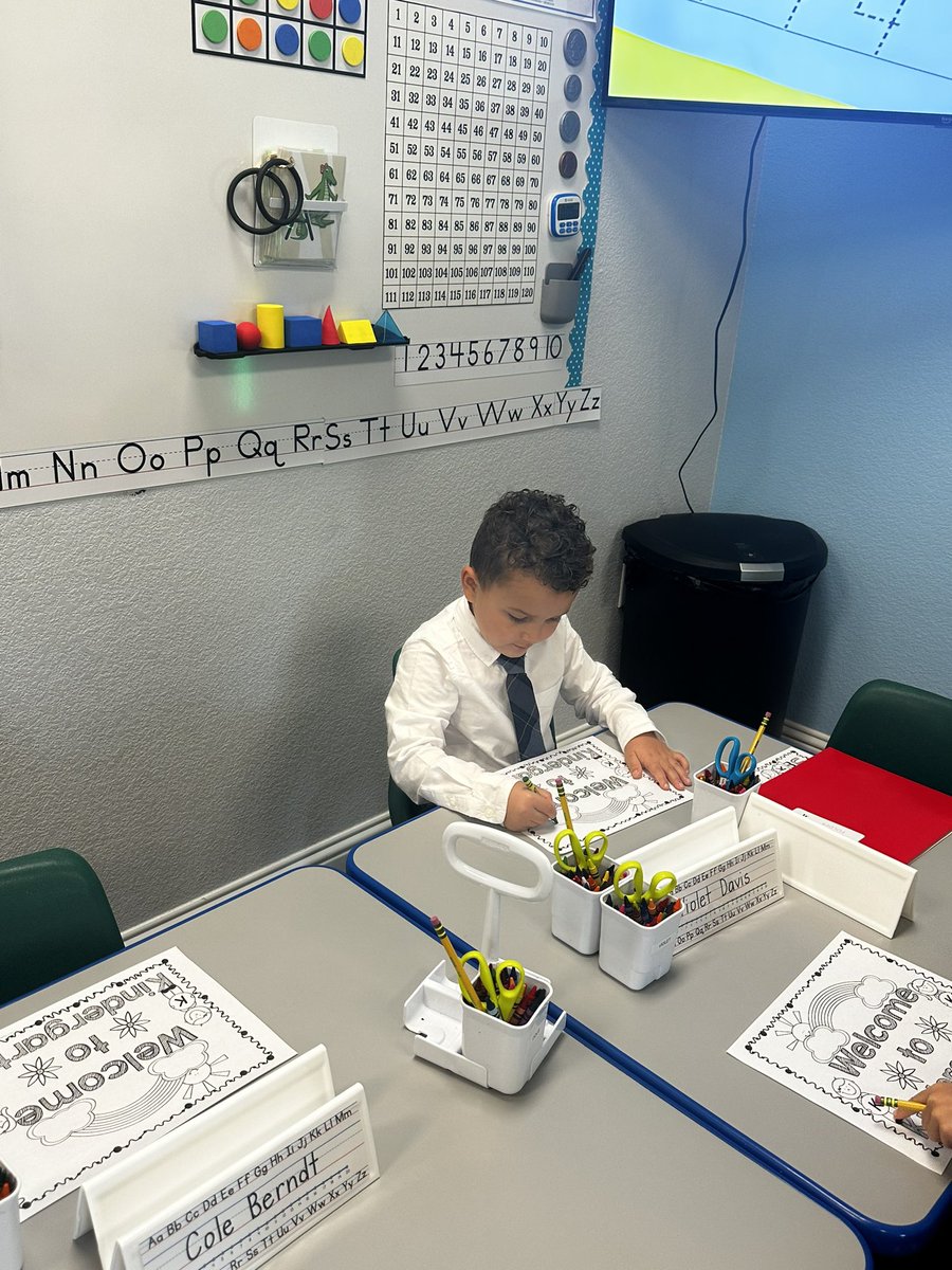 xoceeg's tweet photo. My little guy is in kindergarten. WHERE HAS TIME GONE😭💙 https://t.co/knQKZqooVW