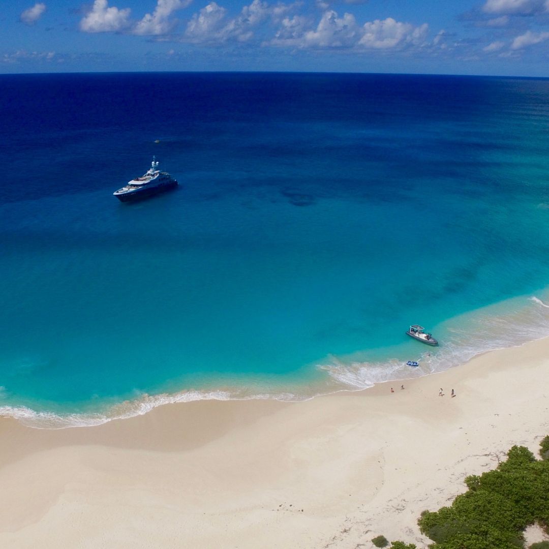 Sail to tropical destinations with Argos 3D Navigation FLS. The Sonar detects rocks, coral heads, ever-shifting seafloors and more. Our Local History Mapping™ feature stores data indefinitely for safer travel to previous locations. Learn more at farsounder.com #3Dsonar