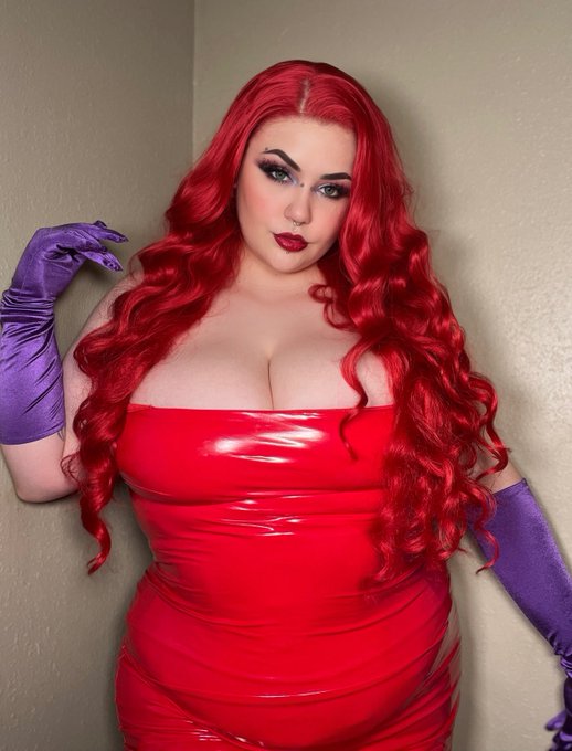Jessica rabbit but make her xtra thic 🐰  I hope you love this cosplay as much as I do 🥺❤️ https://t.