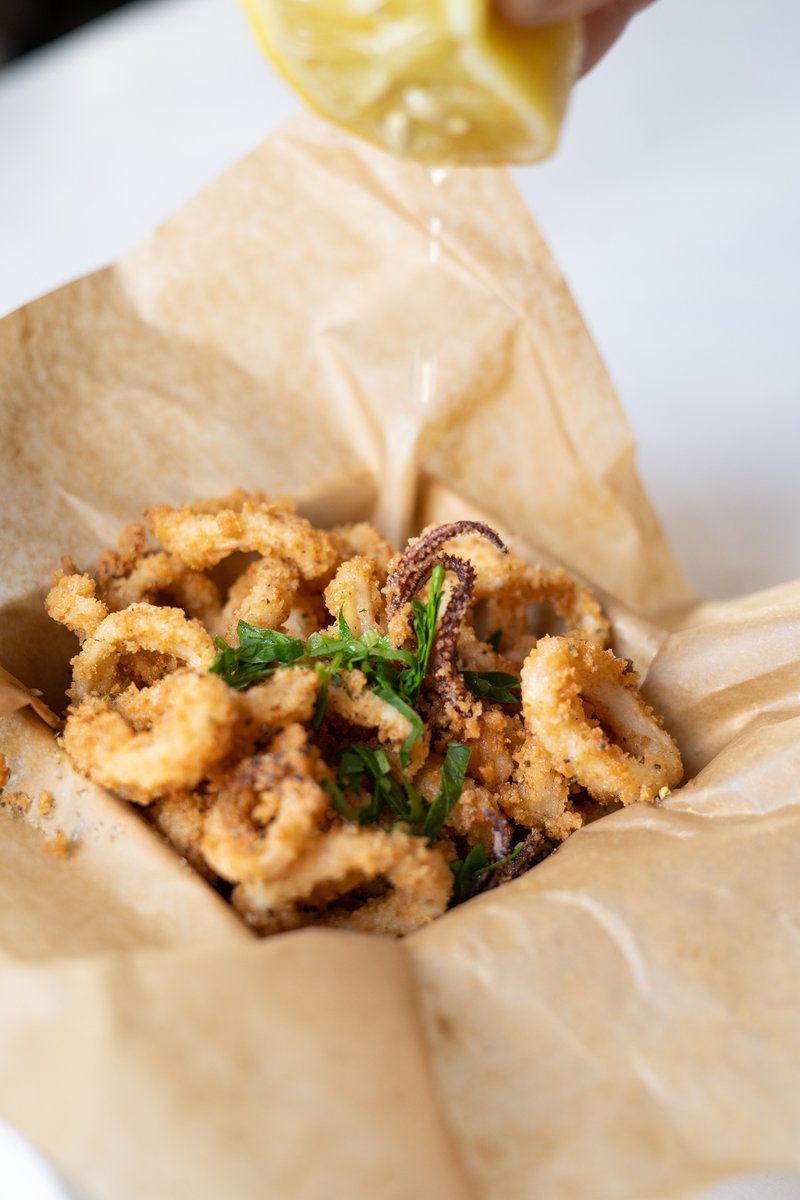 Crispy calamari with a squeeze of lemon, a.k.a. perfection!

(Via @thefoodiemon)