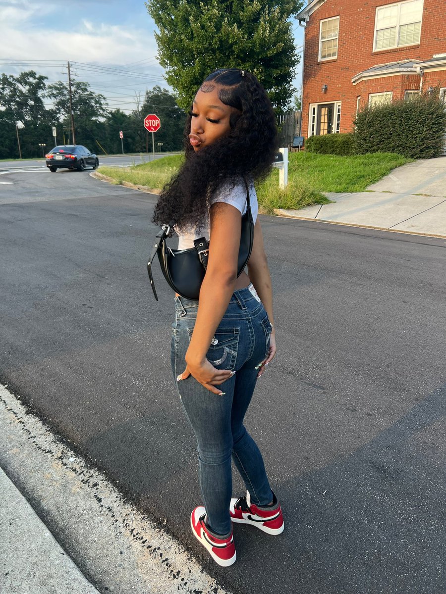yoegyptiann's tweet photo. I love nerds 🤓💖 
top&amp;bag: @OfficialPLT #classofplt https://t.co/UzMsjhnWtr