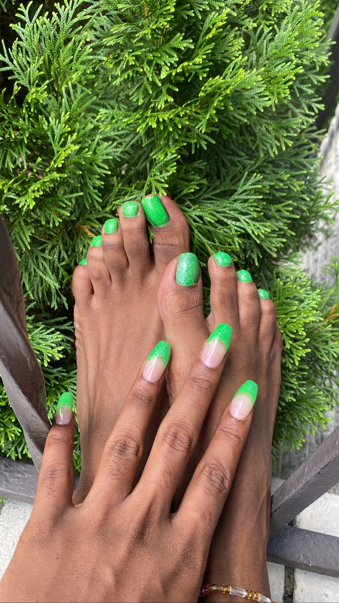 MzNeoSolez's tweet photo. New color means new content 😏💚 you’ve missed me??
I heard some of y’all like veiny feet 👀
#sellingcontent #footfetısh #feetpicsforsales #neontoes #feetfinder #repost #footmodel #paymenow https://t.co/p8oMZEuVCZ