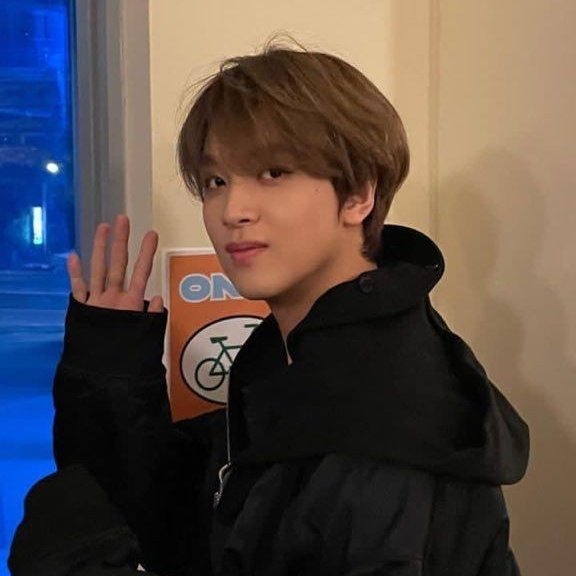 markhyuck au.

hazel tau dia bermulut besar dan dongo— terima kasih buat naraka yang selalu ingatkan dia tentang hal itu. Tapi itu diluar kendali hazel waktu dia tiba-tiba mencolek salah satu cowok yang katanya terkenal satu indonesia dan mengajaknya pacaran!