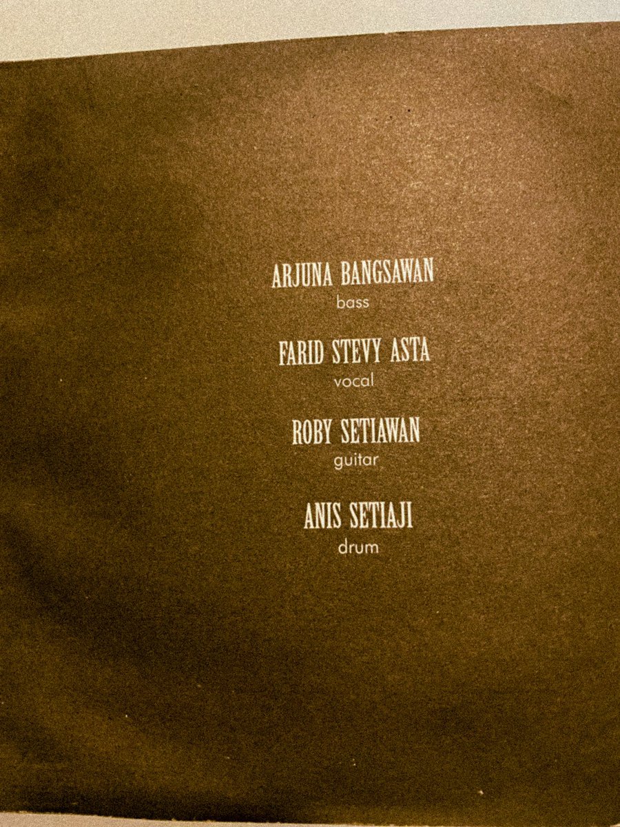 Cinderamata lintas era. Dulu beli di whatever shop wetan kretek kewek dengan uang hasil gak jajan di kantin smp selama 2 minggu.

Sayang kmrn tak bawa ubyang ubyung di cherry pop meh jaluk ttd malah gak ketemu wong2 an e :(

<a href="/empatkarib/">Jenny</a>