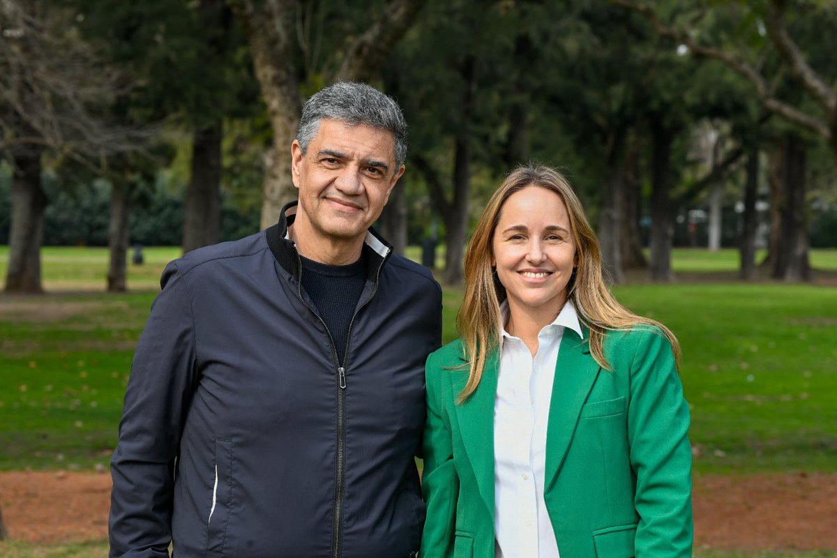 El PRO gobierna la Ciudad hace 16 años y todo este tiempo estuvo Clara Muzzio trabajando para transformar Buenos Aires. Empezó como pasante y fue creciendo gracias a su esfuerzo y compromiso.

Fue directora, subsecretaria y, desde 2019 de la mano de Horacio, ministra. Representa