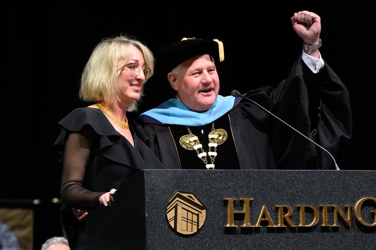 HardingU's tweet photo. Yesterday, faculty and students joined together in chapel for Convocation. What a great start to a brand new school year! #BacktoHarding https://t.co/NdIOGZsHT8