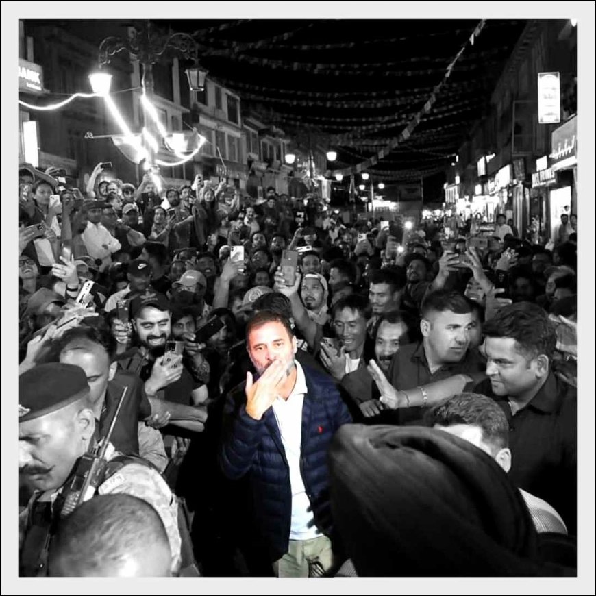 1AmanSudan's tweet photo. The kiss of Love from @RahulGandhi 🙂❤
#RahulGandhiInLehLadakh
#raga
#kissoflove https://t.co/LuLwbvnYfD