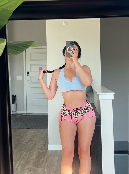 my morning bod says hello 😇 https://t.co/xaWcRekaui