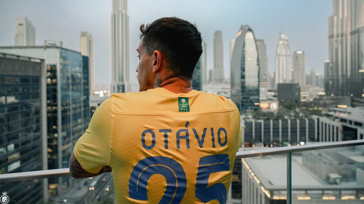 AlNassrFC_EN's tweet photo. Our new 2️⃣5️⃣ 🙌
#OtávioIsYellow 💛 https://t.co/KOYjJzcucf