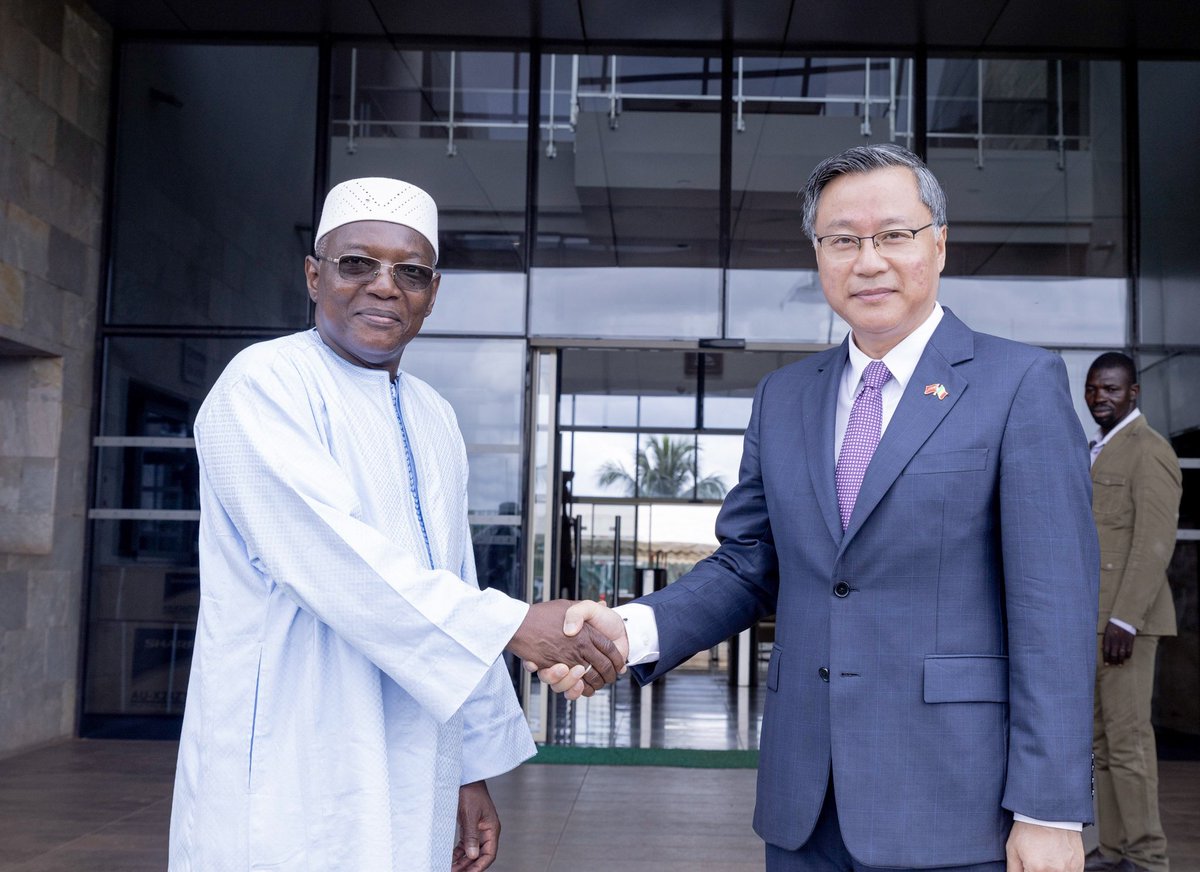 DarajaHaidara's tweet photo. En compagnie de S.E.M. CHEN  Zhihong, ambassadeur de Chine au Mali, nous avons effectué une visite du Groupe Toguna, spécialement guidée par le PDG dudit groupe M. Seydou NAMTOUME. 
1/3 https://t.co/nVksq97TNE