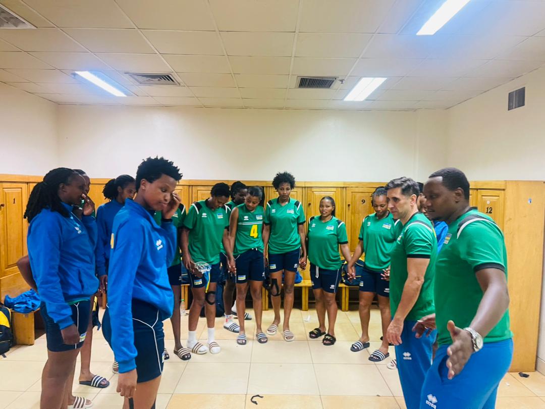 Rwanda_Sports's tweet photo. ๐๐ท๐ผ Incredible Triumph for Rwanda in African Championship Women's Volleyball! The Ladies clinched victory against Algeria in an exhilarating match,winning 3 sets to 2. ๐๐
Securing their spot in the semi-finals is a testament to their hard work and determination.
Go Rwanda ๐ https://t.co/Aw4nUObPqu
