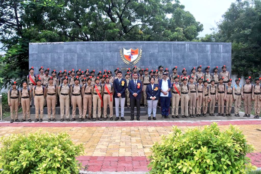 #MeriMatiMeraDesh | 'मेरी माटी, मेरा देश' उपक्रमानिमित्त पोलीस अधीक्षक कार्यालयामार्फत '#सायकल_रॅली'चे आयोजन करण्यात आले. सदर रॅलीमध्ये पोलीस अधिकारी/अंमलदार, विद्यार्थी व नागरिकांनी उत्स्फूर्त प्रतिसाद नोंदविला.

<a href="/IPS_Bachchan/">Bachchan Singh</a> <a href="/IGP_AmtRange/">IGP AMRAVATI RANGE</a> <a href="/DGPMaharashtra/">महाराष्ट्र पोलीस - Maharashtra Police</a> <a href="/maharashtra_hmo/">HMO Maharashtra</a>