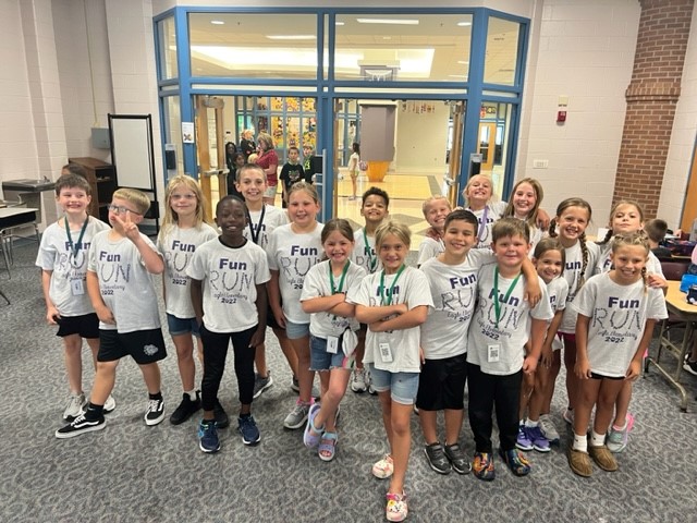 ExploreEagle's tweet photo. Twins, twins everywhere! #RileyWeek #TwinDay #TwinningIsWinning https://t.co/JgZTHvC2Hf