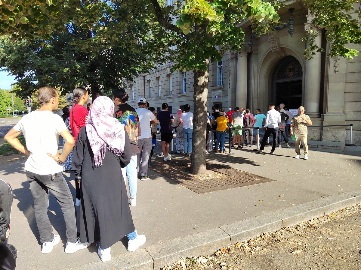DanielMPerez's tweet photo. Si tu n'es pas content du système, tu n'as qu'à rentrer dans ton pays ! #ÉtrangerEnFrance 🧵

#storytime du procès d'un étranger pour avoir le droit de rester en France 🇫🇷 pour entreprendre, innover et avoir des impacts positifs. ⬇️

@prefet57 @Interieur_Gouv https://t.co/hHHOOx0pNM
