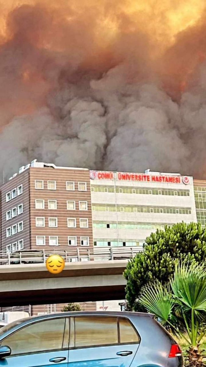 Çanakkale izmir karayolu trafiğe kapandı. Şehirdeki 
İki hastanede tehlike altında.
#Çanakkale
#yangin
#Sondakika