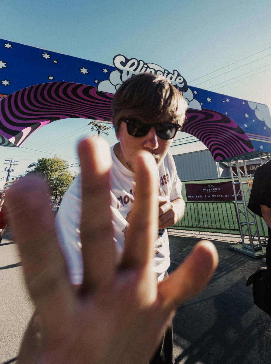 Stop!✋ Here's some Flipside info you may not know...

- This fest is 🅐🅛🅛 🅐🅖🅔🅢 
- Can't make all 3 days? 🅢🅘🅝🅖🅛🅔 🅓🅐🅨 passes are available! 
- This fest is 🅜🅤🅛🅣🅘🅟🅛🅔 🅥🅔🅝🅤🅔! 
- There's 🅦🅐🅨 🅜🅞🅡🅔 than just music! Art, skate, more!

Download the app🎶