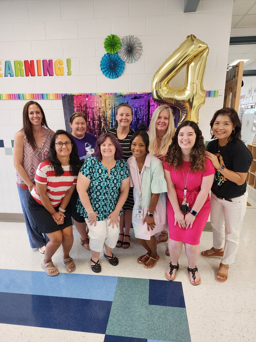 #4thgrade is ready for an amazing year!  Love my team ❤️ <a href="/Discovery_elem/">Discovery Elem</a> <a href="/Mrs_Farley6/">Carmen Farley</a>
