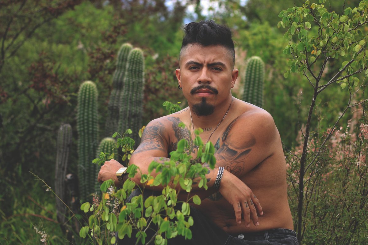 Jaredcastro77's tweet photo. La naturaleza nos dice que debe haber un momento para reconectar con uno mismo… y este es mi momento

📸 @mayin198708 🔥

#scrufflatino #cigar #scruff #tatuaje #chacal #lgbt #photography #man #latino #Tatto #tattoos #Oaxaca #mexico  #hombre #Gay #gayboy #macho #mexicano #moreno https://t.co/sGYGWBN2QB