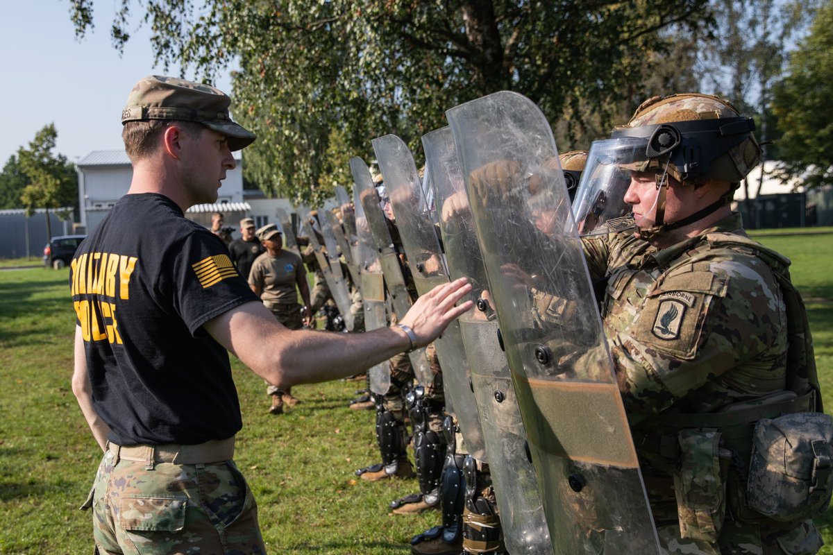 173rdAbnBde's tweet photo. #TacticalTuesday 🪖 

Preparedness is the foundation of success. We train how we fight so that we’re always prepared for battle.

#SkySoldiers 🪂 practice various formation techniques during civil disturbance training in Grafenwöhr, Germany 🇩🇪 

@USArmy 📸 by Spc. William Kuang https://t.co/oYjlLvDeCE