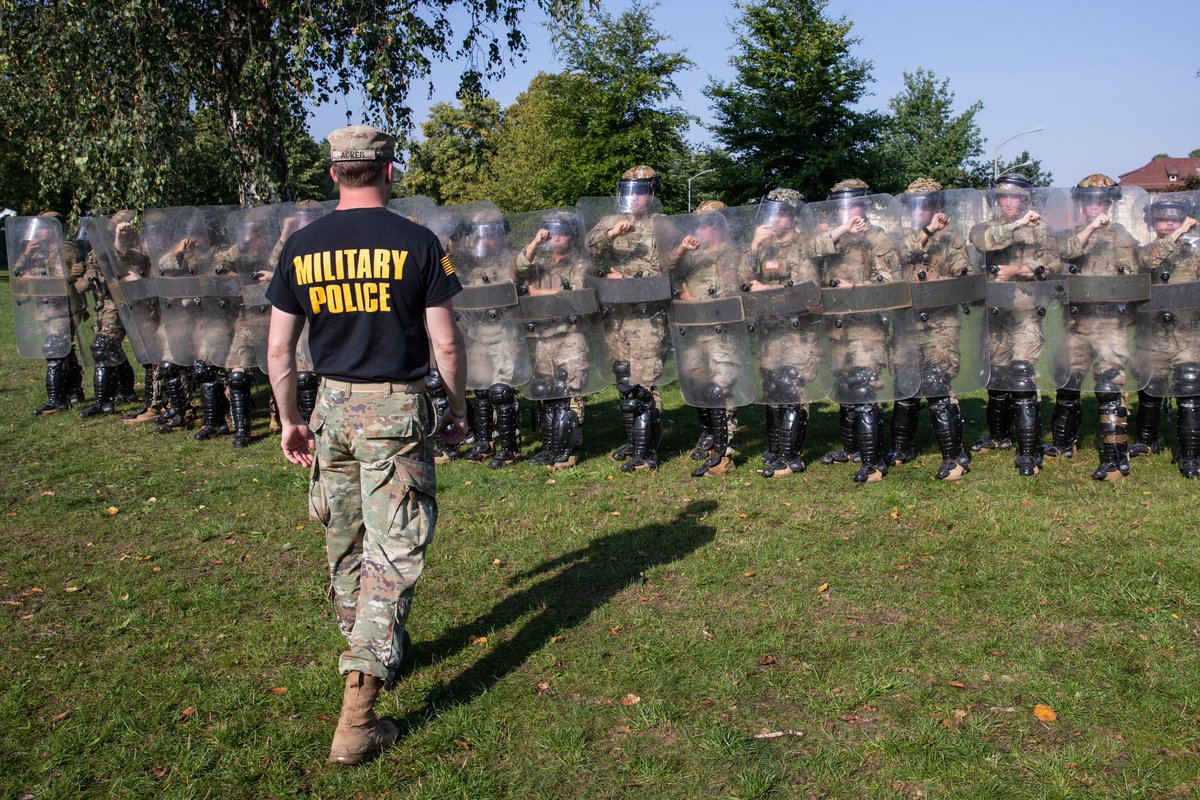 173rdAbnBde's tweet photo. #TacticalTuesday 🪖 

Preparedness is the foundation of success. We train how we fight so that we’re always prepared for battle.

#SkySoldiers 🪂 practice various formation techniques during civil disturbance training in Grafenwöhr, Germany 🇩🇪 

@USArmy 📸 by Spc. William Kuang https://t.co/oYjlLvDeCE