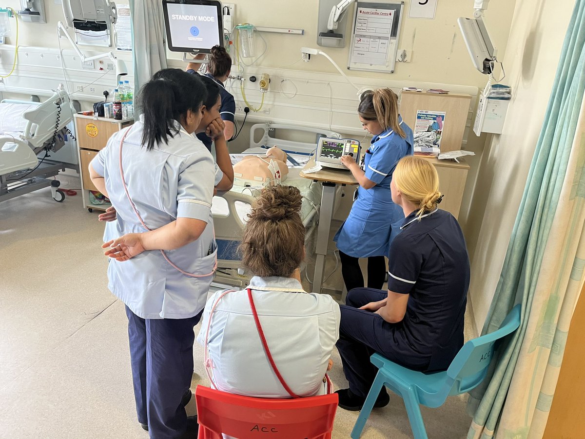Staff on ACC have had an enlightening teaching session by our fantastic resuscitation team on external pacing! 🏥 Learning about this life-saving technique will surely boost our emergency response skills. Grateful for their time and expertise! <a href="/MFT_Resus/">MFT Resuscitation and Simulation</a> #Nursetraining #Teamwork