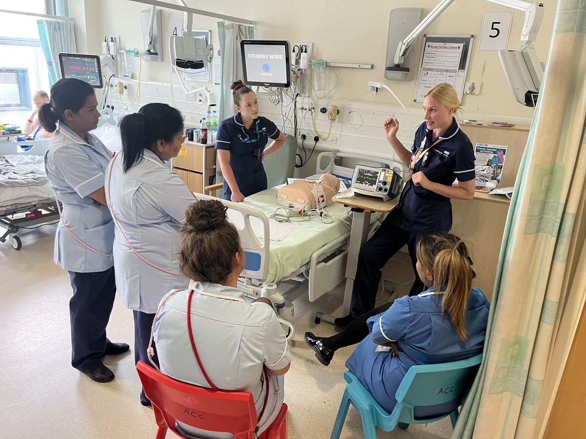 acc_MRI's tweet photo. Staff on ACC have had an enlightening teaching session by our fantastic resuscitation team on external pacing! 🏥 Learning about this life-saving technique will surely boost our emergency response skills. Grateful for their time and expertise! @MFT_Resus #Nursetraining #Teamwork https://t.co/lidUNWh4q7