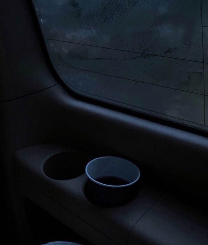 violettweets_'s tweet photo. rainy car trips. https://t.co/IwSubzC1GX