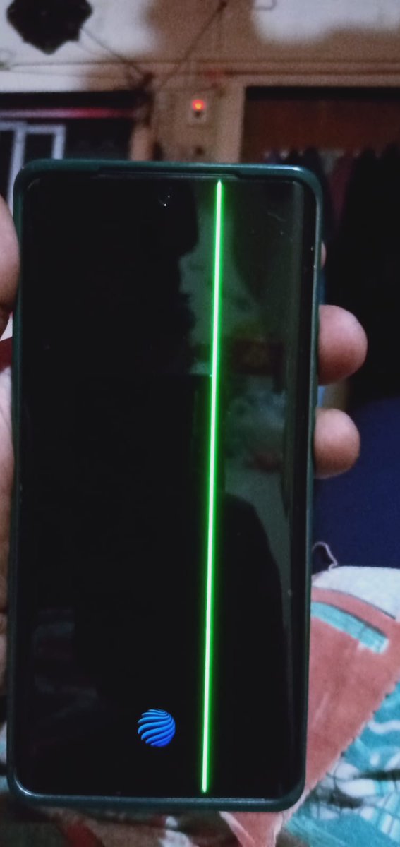 dpkroyal12896's tweet photo. How can we expect the green line ???after updating the new version sent by the @Vivo_India that too in flagship level phone Vivo x70 pro. @Flipkart @amazonIN . Please do the needful. #Flipkart #AmazonIndia @TrakinTech @TechnicalGuruji https://t.co/NkH3yexyDh