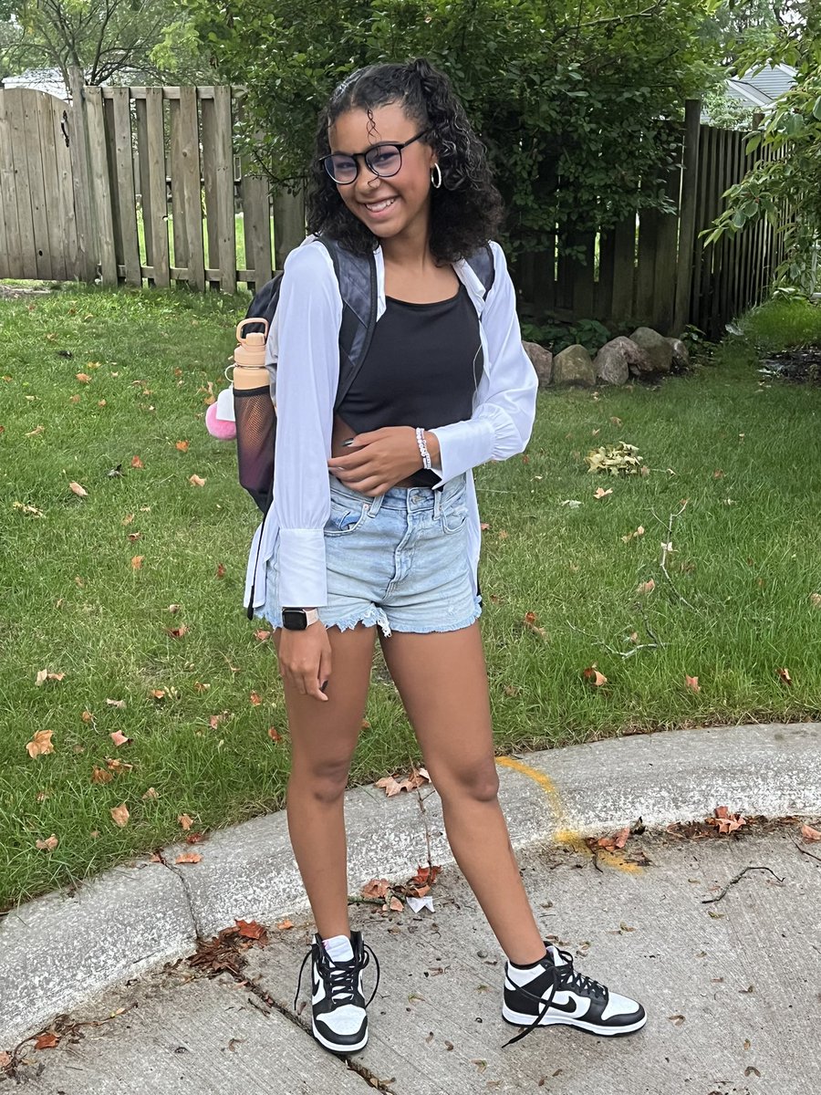 podaniel31's tweet photo. Year 11 of having the awesome privilege of taking my beautiful daughter Naiara to her first day of school. 15 years old, 10th Grade &amp; ready to take the world on! God please protect my baby girl &amp; give me strength…I AM NOT READY!🤦🏾‍♂️ 🙏🏾#OurDaddyDaughterTradition #LoveMyDaughter ❤️ https://t.co/mHnwamgLcn