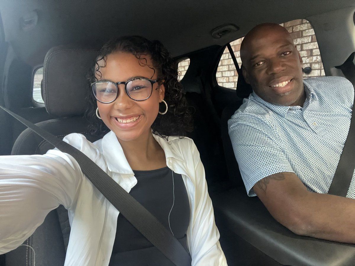 podaniel31's tweet photo. Year 11 of having the awesome privilege of taking my beautiful daughter Naiara to her first day of school. 15 years old, 10th Grade &amp; ready to take the world on! God please protect my baby girl &amp; give me strength…I AM NOT READY!🤦🏾‍♂️ 🙏🏾#OurDaddyDaughterTradition #LoveMyDaughter ❤️ https://t.co/mHnwamgLcn