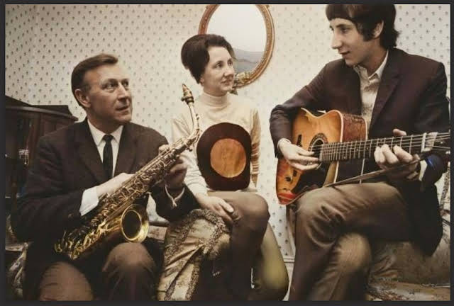 JohnnyGraham88's tweet image. Pete Townshend playing acoustic guitar with his father Cliff Townshend (1916-1986), saxophone player with the Squadronaires, and mother Betty at home in London on 30th March 1966. #petetownshend #rogerdaltry #theWho
