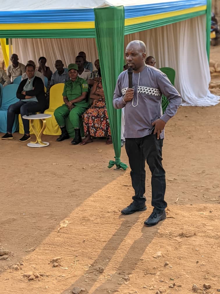 GikondoS's tweet photo. #UKWEZI_KW_IRANGAMIMERERE, none 22/08/2023 @kanserege_MaremboII,hakorewe #ubukangurambaga kuri #servise_z_irangamimerere, #Mutuel na #EJOHEZA hatanzwe ibiganiro kuri izo gahunda za leta,abaturage babaza ibibazo birasubizwa.@RwandaLocalGov @PudenceR @amutsinzi1515 https://t.co/dpgxcrd4Vh