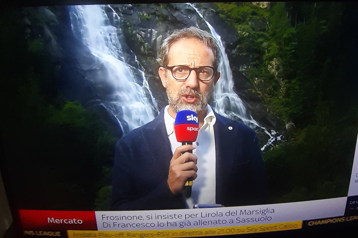 ragionedistato's tweet photo. Apprezziamo l'idea di Sky di mandare Luca Marchetti a Twin Peaks per dare le ultime di mercato. https://t.co/K80qoWVyMg