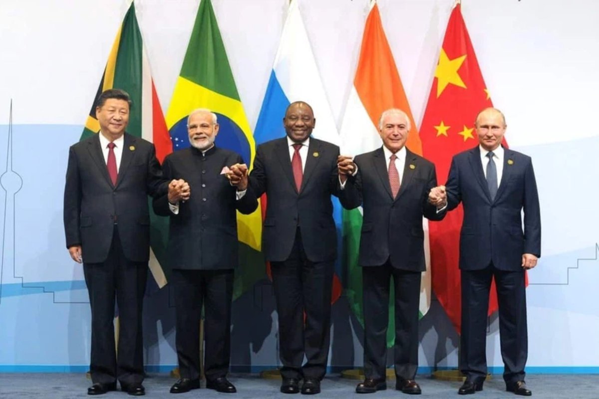 smart_mcqs's tweet photo. Leaders that Participate #BRICS:
#SouthAfrica - President Cyril Ramaphosa
#China - President Xi Jinping
#Brazil's - President Luiz Inacio Lula da Silva, 
#Indian - PM Narendra Modi 
#Russian - President Vladimir Putin will participate virtually https://t.co/aqDeAsaOfZ