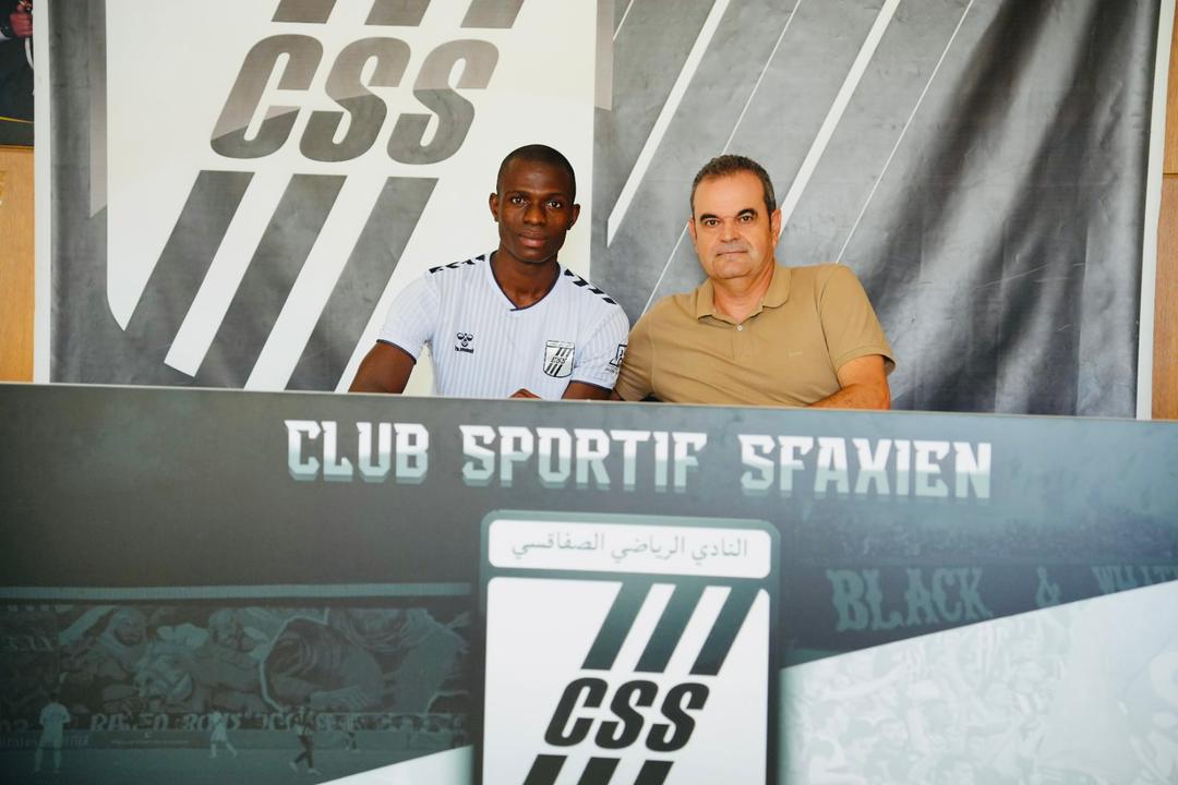 FodeCamaraFC's tweet photo. Un nouveau challenge démarre dans ma carrière. Heureux de vous annoncer ma signature avec @CSSofficiel.
Merci à la direction de ce grand club pour l'accueil chaleureux. Hâte de retrouver les nouveaux coéquipiers. Merci Dieu surtout. 🤲❤🙏.
#FC18 #Sfaxien #Tunisie https://t.co/7ty8cy1qor