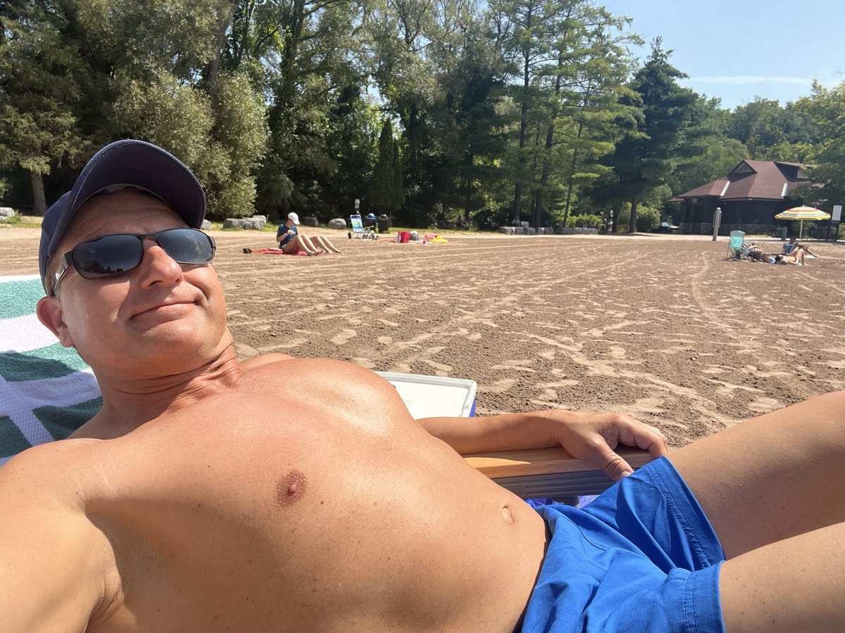 Russell_Writer's tweet photo. Last day of freedom! I head back to work tomorrow cause Fall Semester begins Mondayβ¦
Making the beach my friend πππ#fitness #bodybuilding #collegelife #instructor #writer #horrorwriter #backtocampus #realjobproblems #wheredidsummergo #cheers ππ» https://t.co/dTt8XumTlp